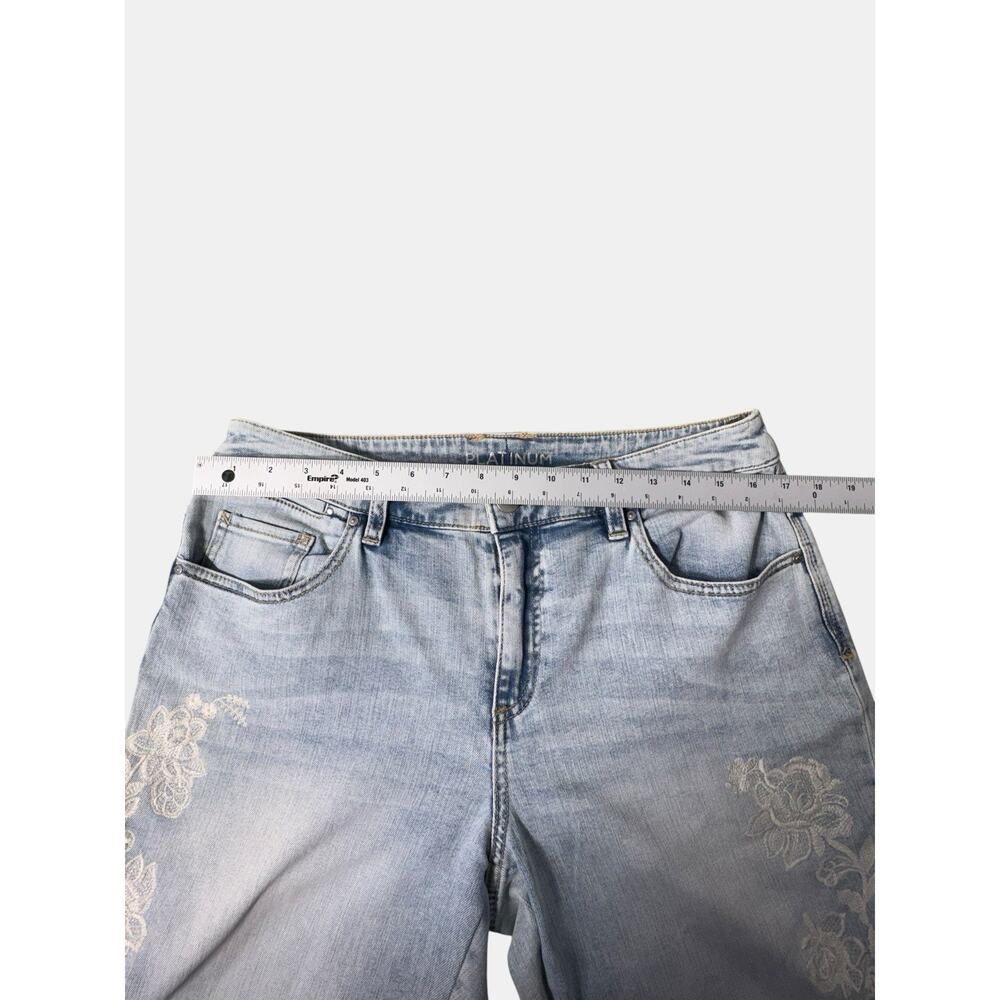 Chico’s Platinum Skimmer Jeans Women’s Size 1 Floral Rhinestone Denim Light Wash - Picture 6 of 9